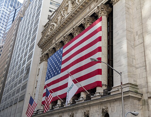 Heartland Financial EVP sells over $56,000 in company stock